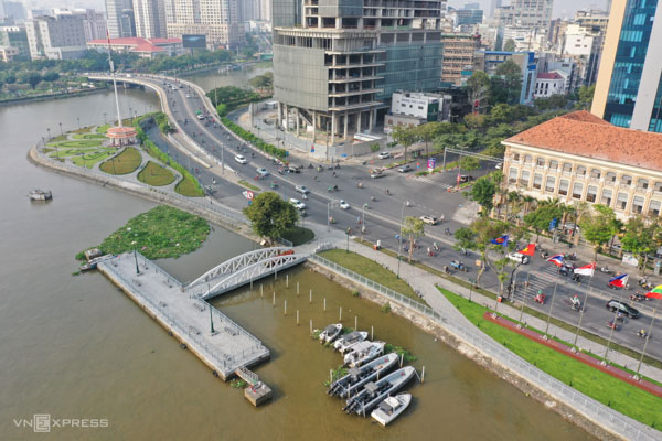Bến Bạch Đằng giáp với sông Sài Gòn và cách trung tâm chỉ khoảng 1,5km